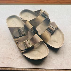 CREVO Men’s Size 12 Sandals *Brand New*